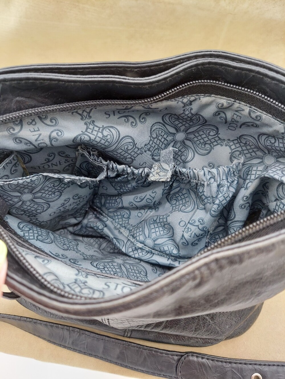 Stone Mountain Black leather purse - Picture 6 of 8